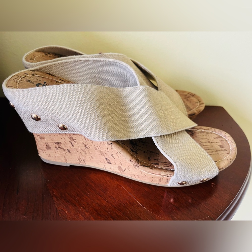 G.21 Women's Beige Sandals light weight wedges US 10